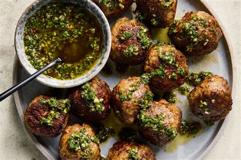  Delicious Pairings for Meatballs: Exploring a Range of Sauces 