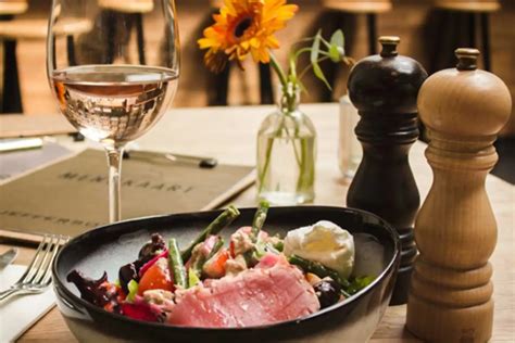  Elevate Your Dining Experience: The Art of Wine Pairing 