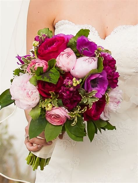  Expressing Affection Through Floral Artistry: The Importance of a Mother's Bridal Bouquet 