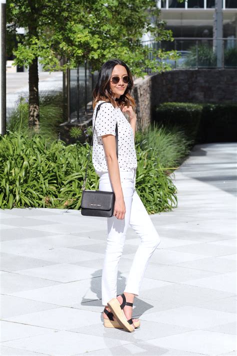  Selecting the Perfect White Sandals to Match Your Personal Style 