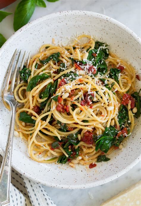 A Mediterranean Escape: Sun-Dried Tomato Pasta with Spinach