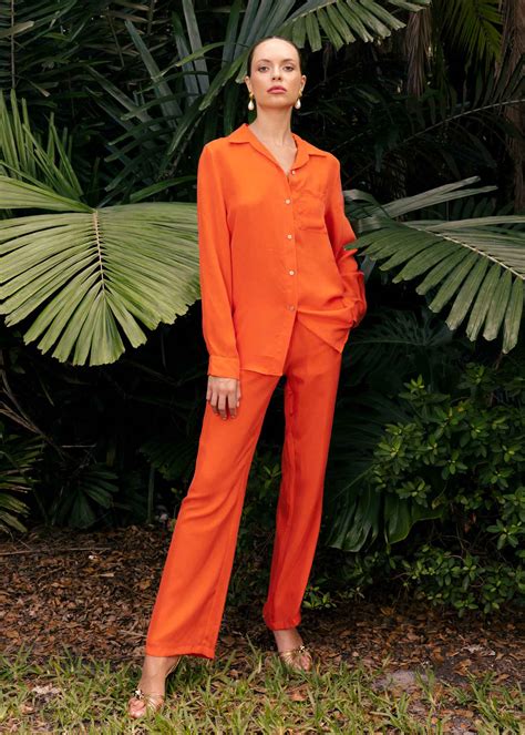 A Pop of Tangerine: Infusing a Vibrant Hue into Your Fashion Ensemble