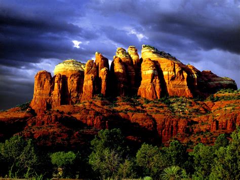 A Sensory Delight: Revealing the Exquisite Natural Beauty of Red Rock Landscapes