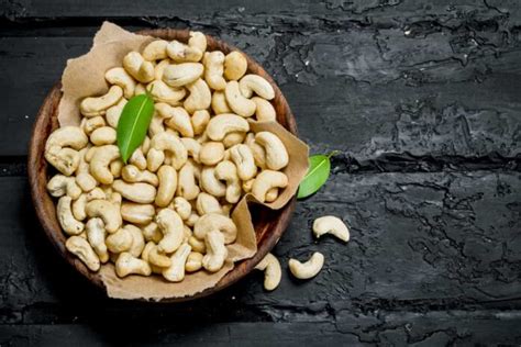 A Step-by-Step Guide to Cultivating Cashew Trees and Nurturing Optimal Growth