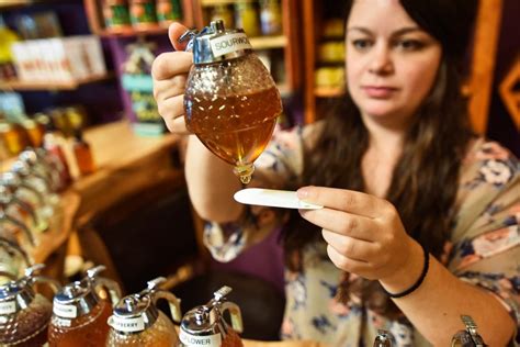 A World of Flavors: Discovering the Variety of Global Honey Tasting