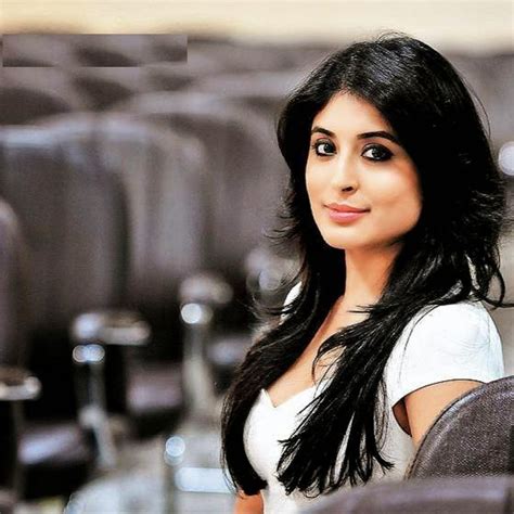 Age, Height, and Physique: Insights on Kritika Kamra's attributes