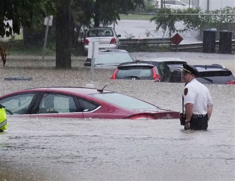 Analyzing the Connection Between Dreams of River Flooding and Personal Relationships