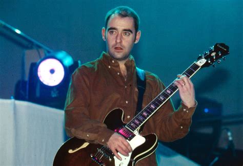 Bonehead's Influence on Oasis' Sound: The Guitarist's Unique Musical Style
