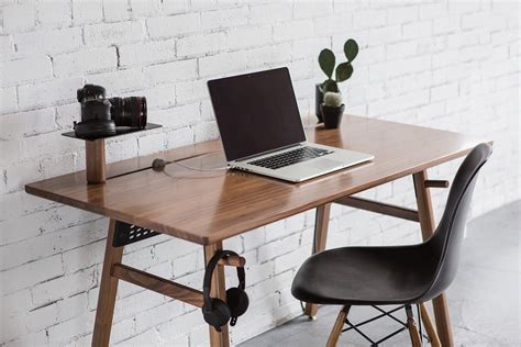 Boosting Productivity: Innovative Features for a More Efficient Work Desk