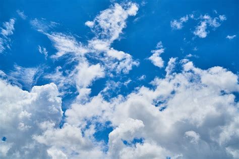 Capturing Clouds: The Beauty and Challenges of Cloud Photography