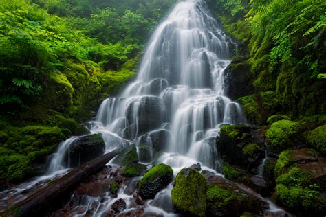 Capturing the Elegance and Strength of Cascading Water in Photography