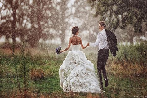 Capturing the Moments: Hiring the Best Wedding Photographer