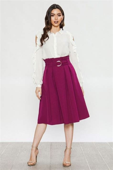 Casual and Comfortable: Dressing Down Your Plum Skirt for Everyday Wear