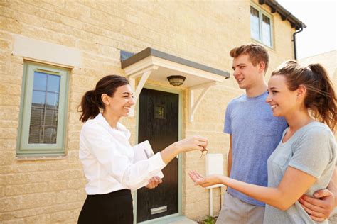 Choosing a Trustworthy Real Estate Agent: Your Key to a Desirable Property
