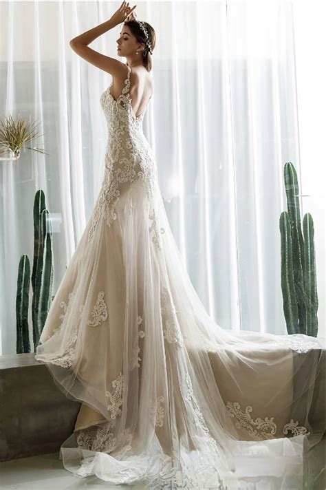 Choosing the Ideal Bridal Gown: Expert Tips and Latest Fashion Trends