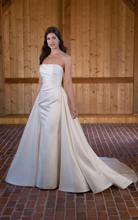 Choosing the Ideal Wedding Dress: Styles, Colors, and Fabrics