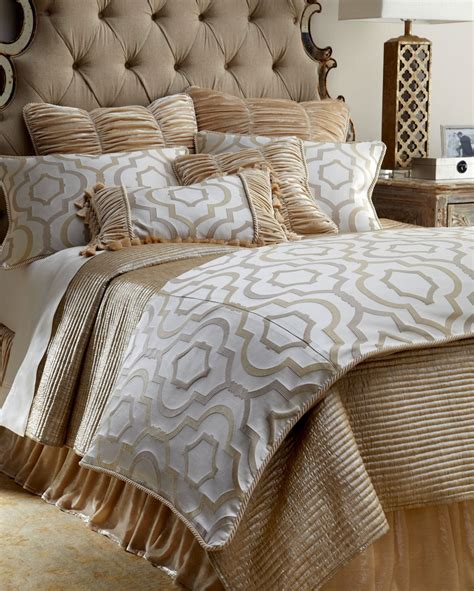 Choosing the Perfect Fabric for Your Luxurious Bed Linens