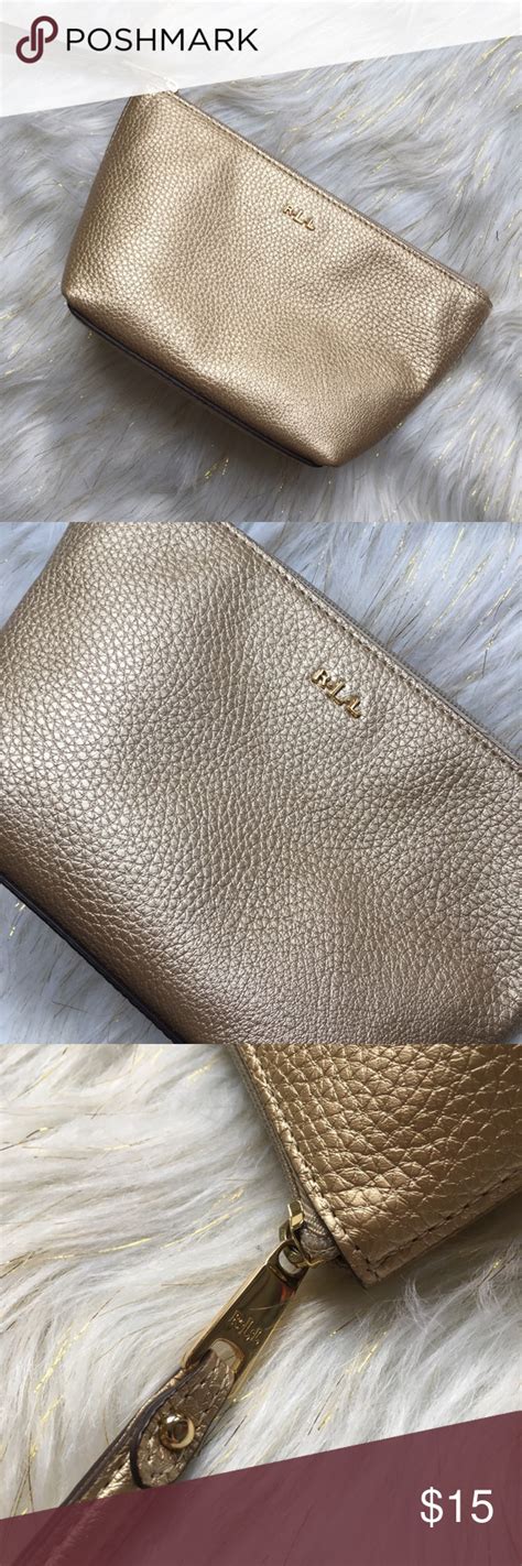 Choosing the Perfect Golden Wristlet for Every Occasion