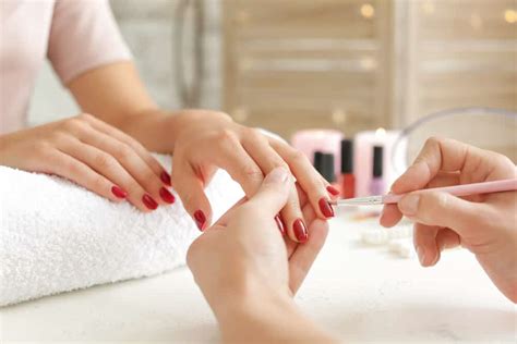 Choosing the Perfect Nail Salon: Insider Tips for a Stellar Experience