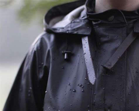 Choosing the Perfect Raincoat: Essential Factors to Ensure Optimum Protection