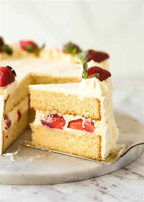 Classic Vanilla Sponge Cake: A Timeless Treat for All Palates