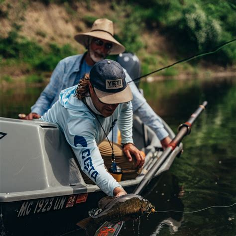 Connect with an Angling Community and Gain Insights from Seasoned Fishermen