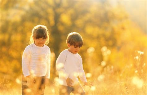 Connecting to Childhood Memories: Red Balloons as a Symbol of Innocence