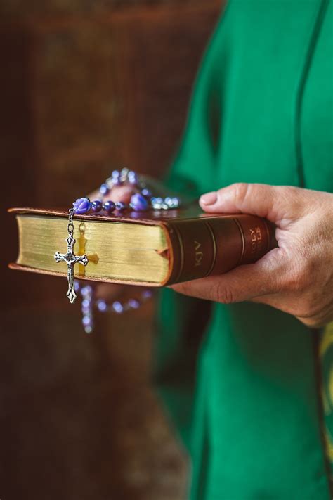 Connecting to the Divine: Exploring the Spiritual Significance of the Rosary