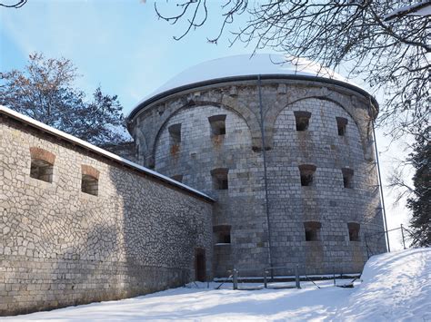 Constructing the Ultimate Snow Citadel: A Journey into Winter Architectural Delights