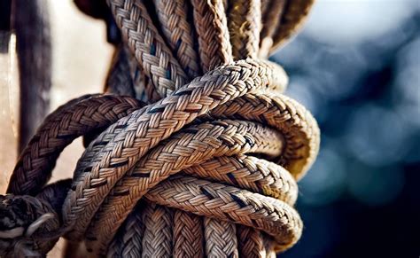 Cracking the Symbolic Significance of Rope Knots in Dreams