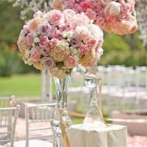 Creating Impressive Centerpieces: Astonish your Guests with Stunning Table Arrangements