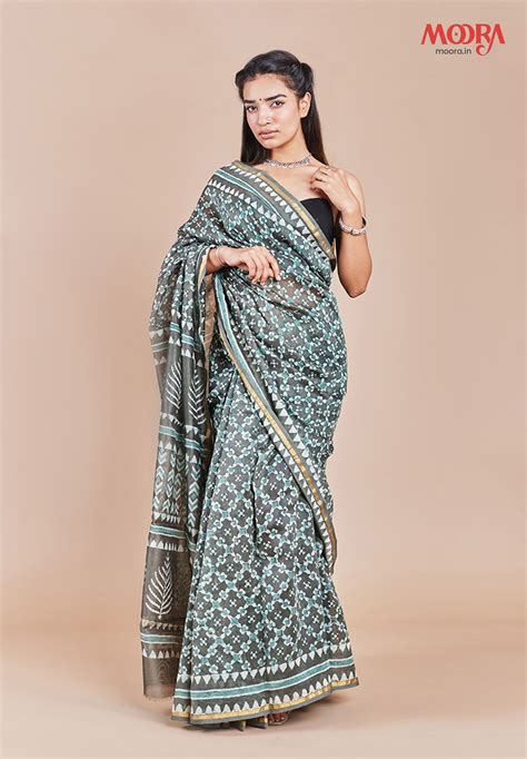 Creating a Beautiful Ensemble with a Verdant Saree