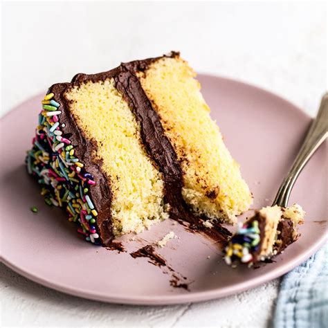 Crowd-Pleasing Yellow Cake Recipes for Special Occasions