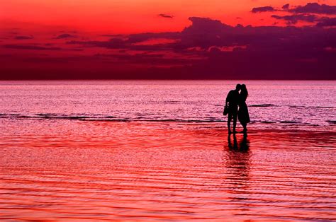 Dancing with the Waves: The Allure of Beach Romances