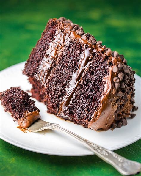 Decadent Dark Chocolate Cake: Unleashing Your Inner Chocolatier