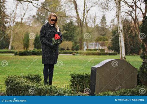 Deciphering the Importance of Paying a Visit to a Graveyard in One's Dreams