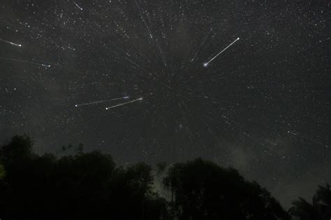 Deciphering the Meaning Behind Stellar Meteor Showers in Dreams