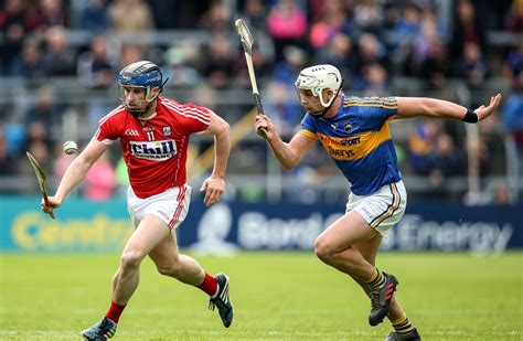 Deciphering the Significance of Hurling Blades in One's Sleeping Reveries