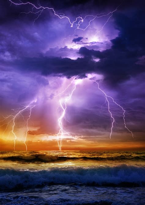 Deciphering the Symbolic Significance of Lightning in Dreamscapes