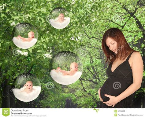 Decoding Symbolism in Dreams of Expectant Mothers