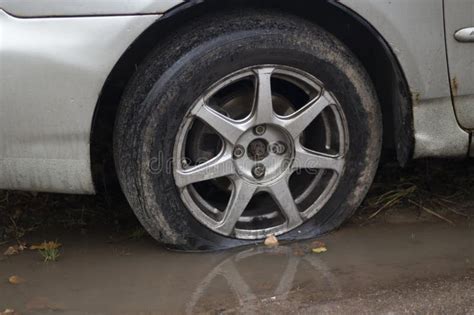 Decoding the Concealed Meanings Behind Encountering a Deflated Automobile Wheel in One's Sleep