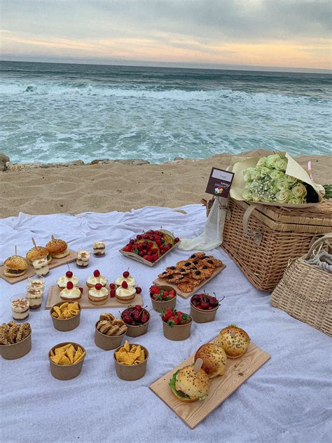 Delicious Food and Drinks for an Amazing Beach Picnic