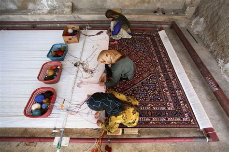 Delving into the Intricate Weaving Techniques of Persian Carpets