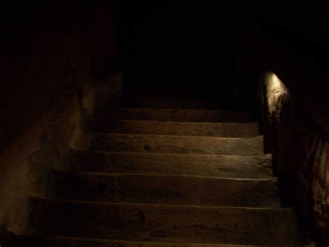 Descending into Darkness: Revealing the Subliminal Insights in Dreams of Going Down Stairs