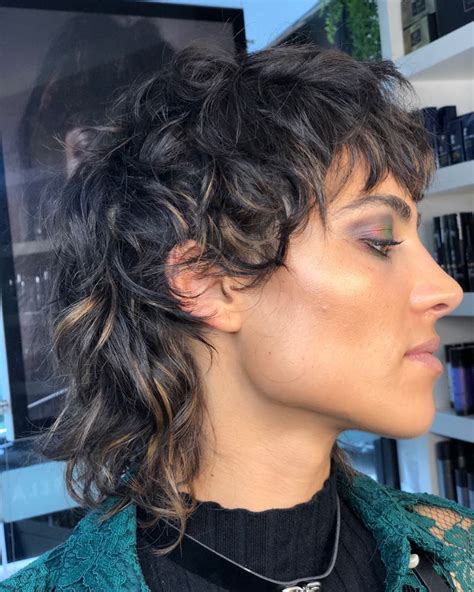 Discover Styling Secrets for Gorgeous Short Curly Locks