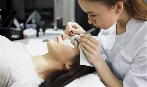 Discovering Professional Eyelash Extensions: Expectations and Choosing the Right Technician