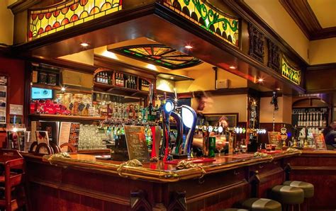 Dive into the Cozy Ambiance: The Essence of Pub Culture