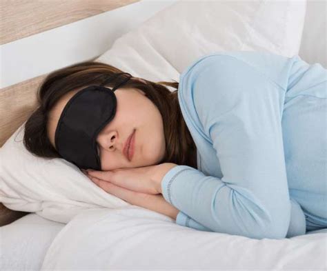 Dreaming about someone blindfolded: What does it symbolize?