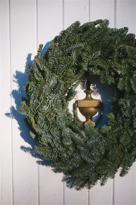 Dreaming of Whimsy: Exploring the Symbolism Behind the White Wreath