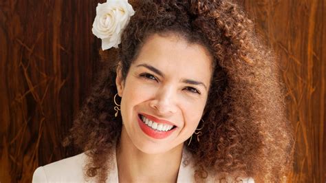 Early Life and Education: The foundation of Vanessa Da Mata's journey